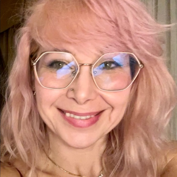 Meet your Posher, Terah - Picture 2 of 2